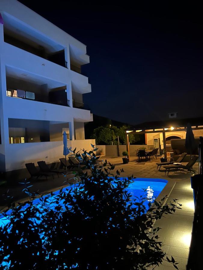 Villa Apartment Aa 2 Трогир Екстериор снимка