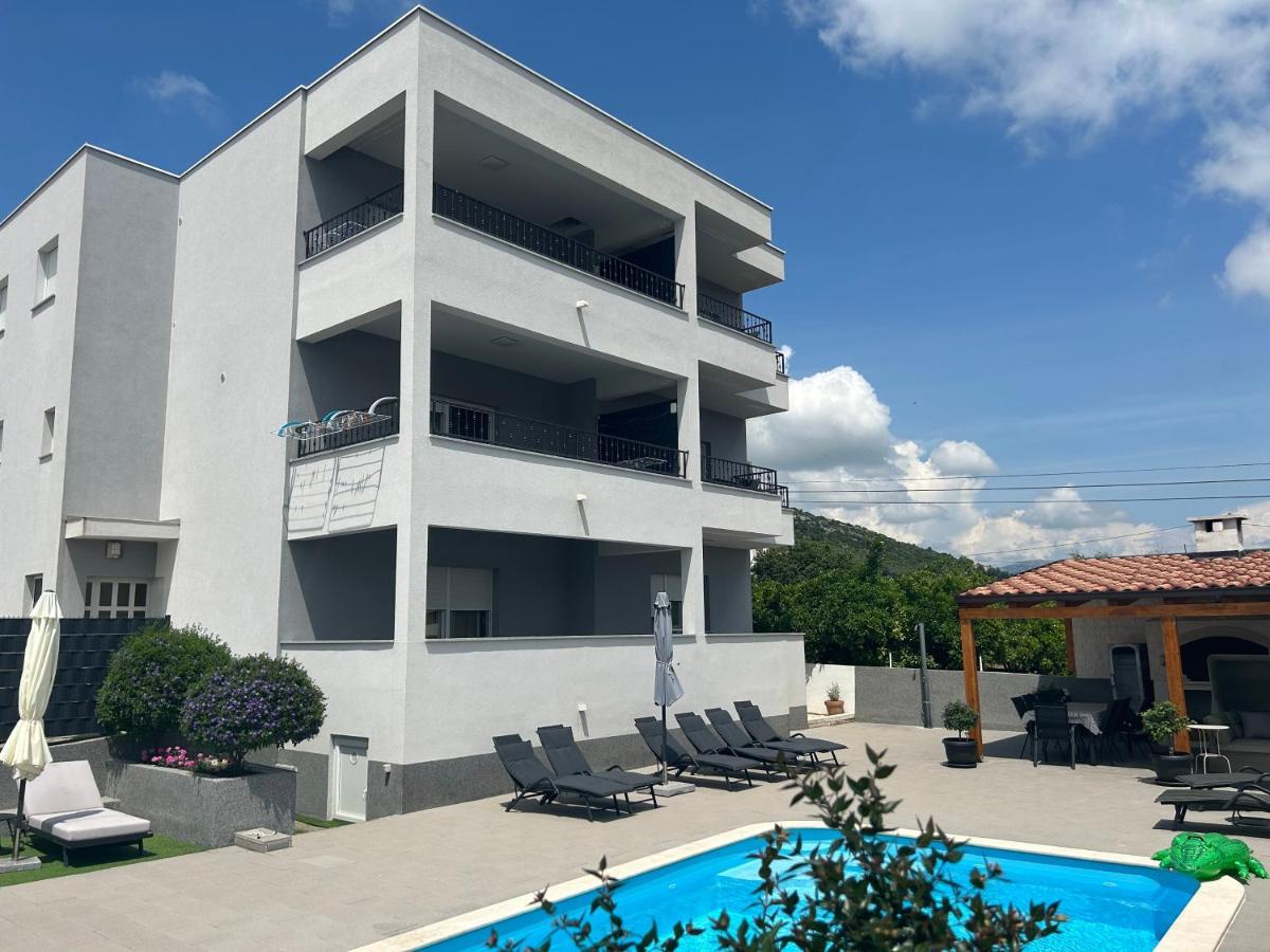 Villa Apartment Aa 2 Трогир Екстериор снимка