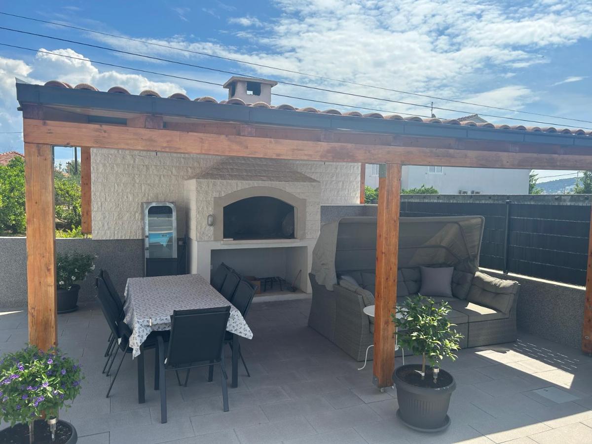 Villa Apartment Aa 2 Трогир Екстериор снимка