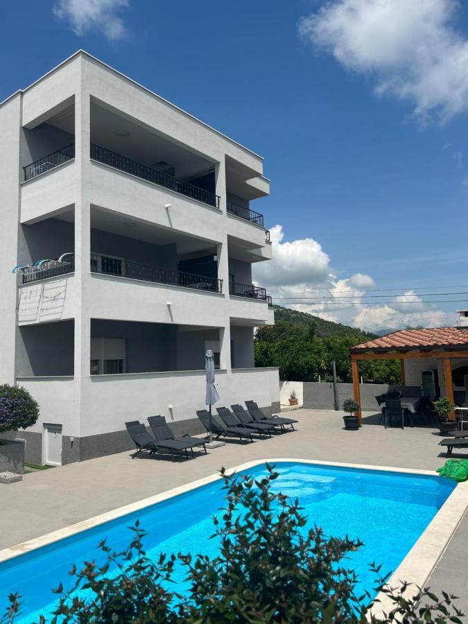 Villa Apartment Aa 2 Трогир Екстериор снимка