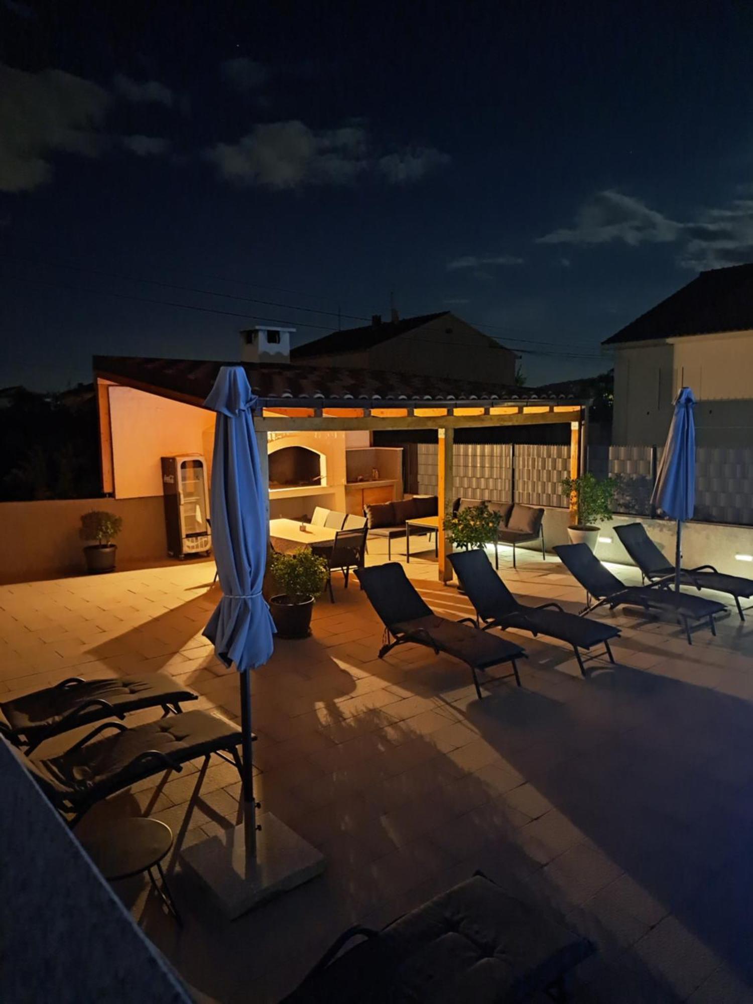 Villa Apartment Aa 2 Трогир Екстериор снимка