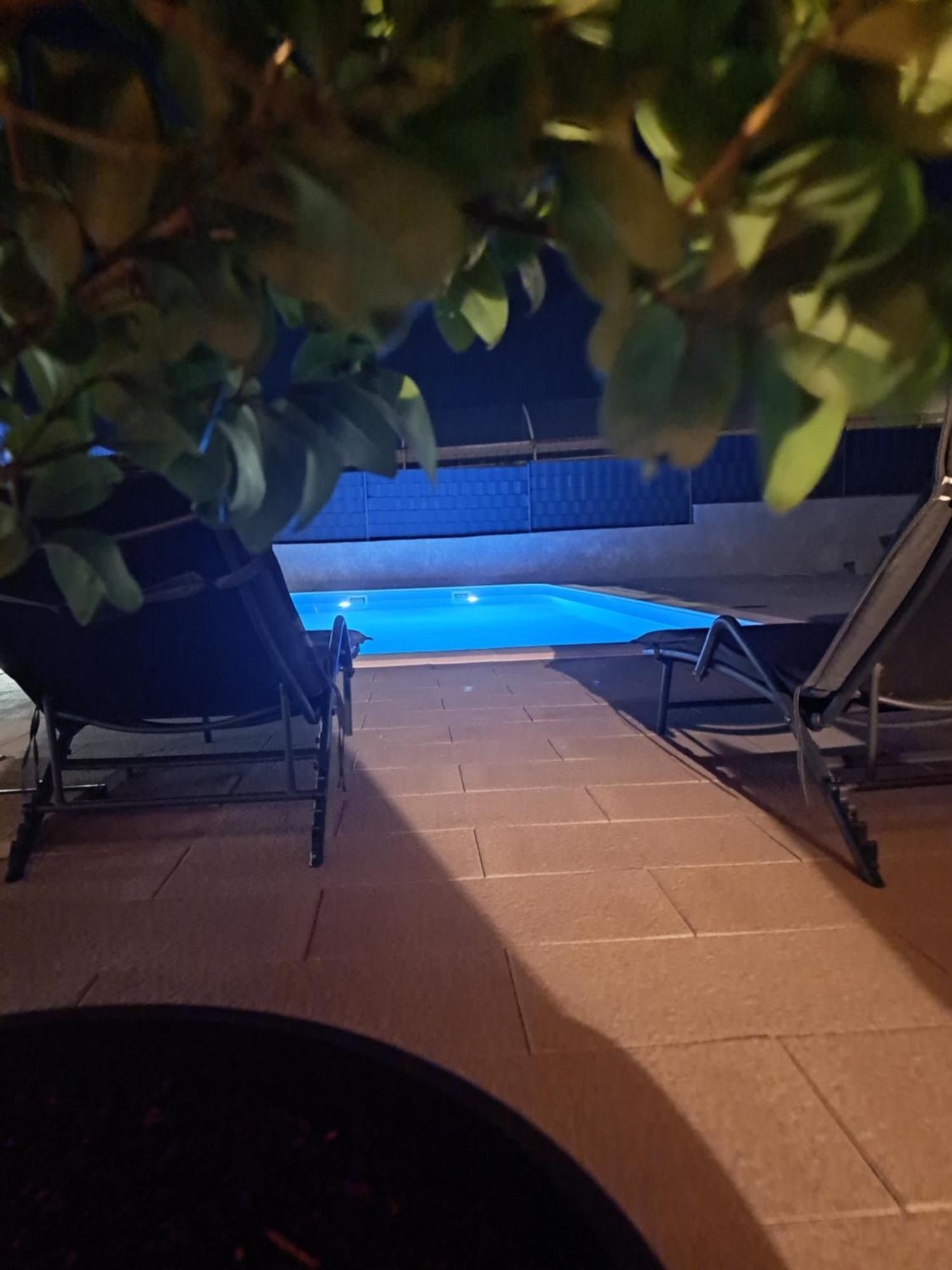 Villa Apartment Aa 2 Трогир Екстериор снимка