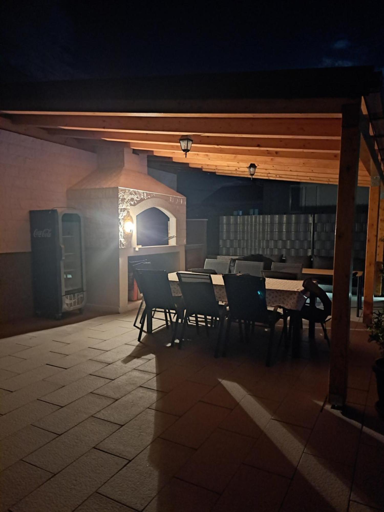 Villa Apartment Aa 2 Трогир Екстериор снимка
