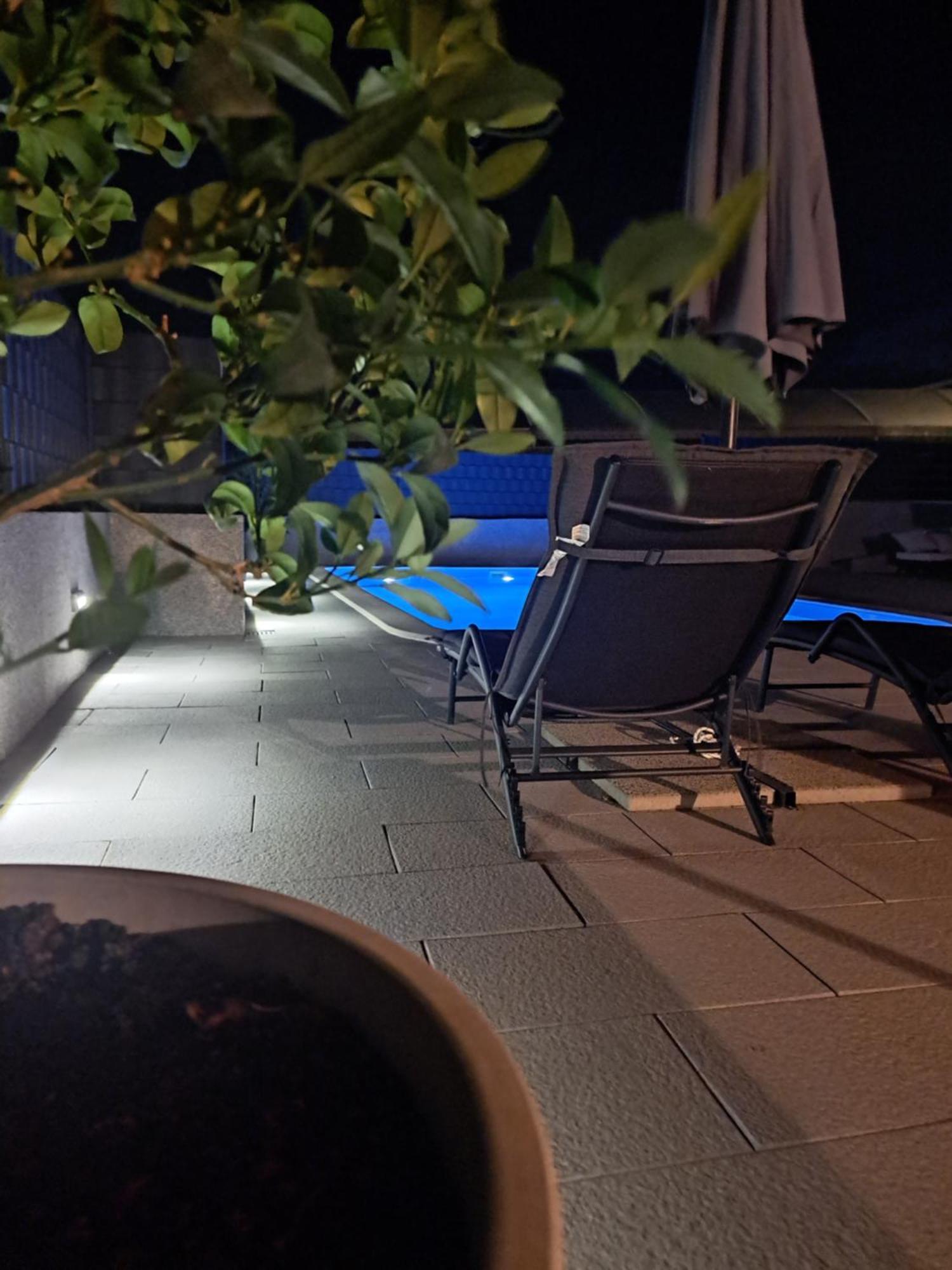 Villa Apartment Aa 2 Трогир Екстериор снимка