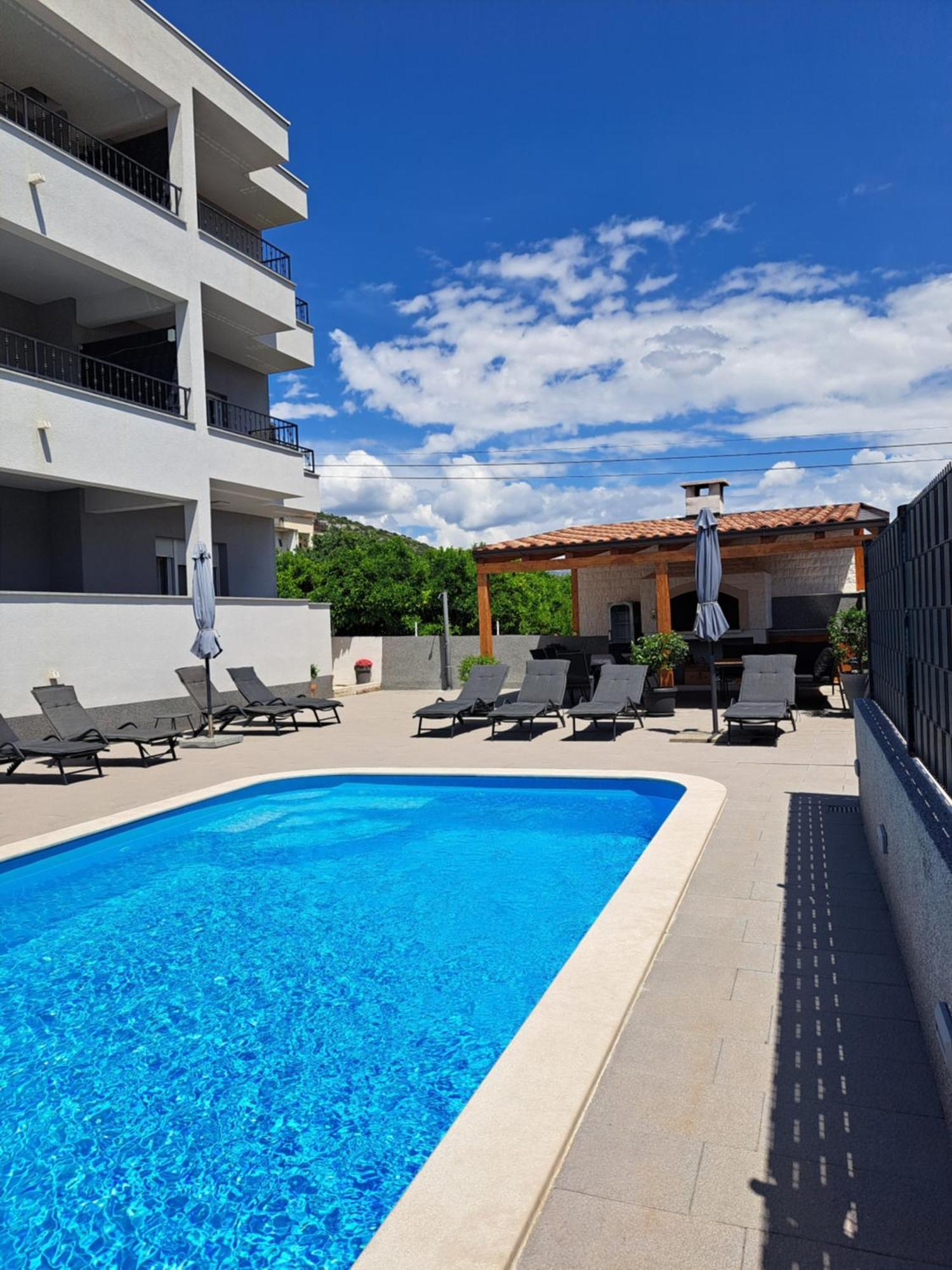 Villa Apartment Aa 2 Трогир Екстериор снимка