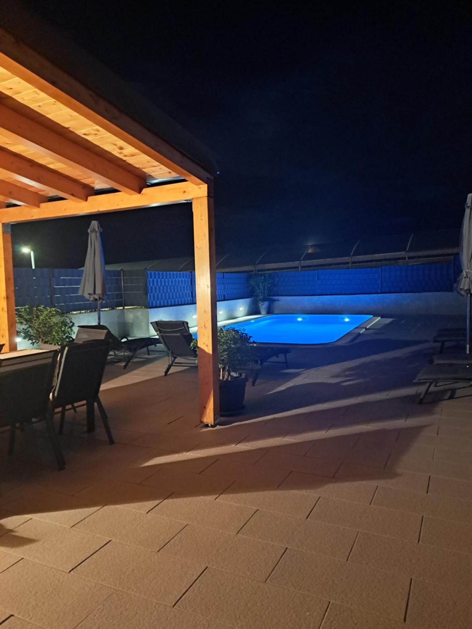 Villa Apartment Aa 2 Трогир Екстериор снимка