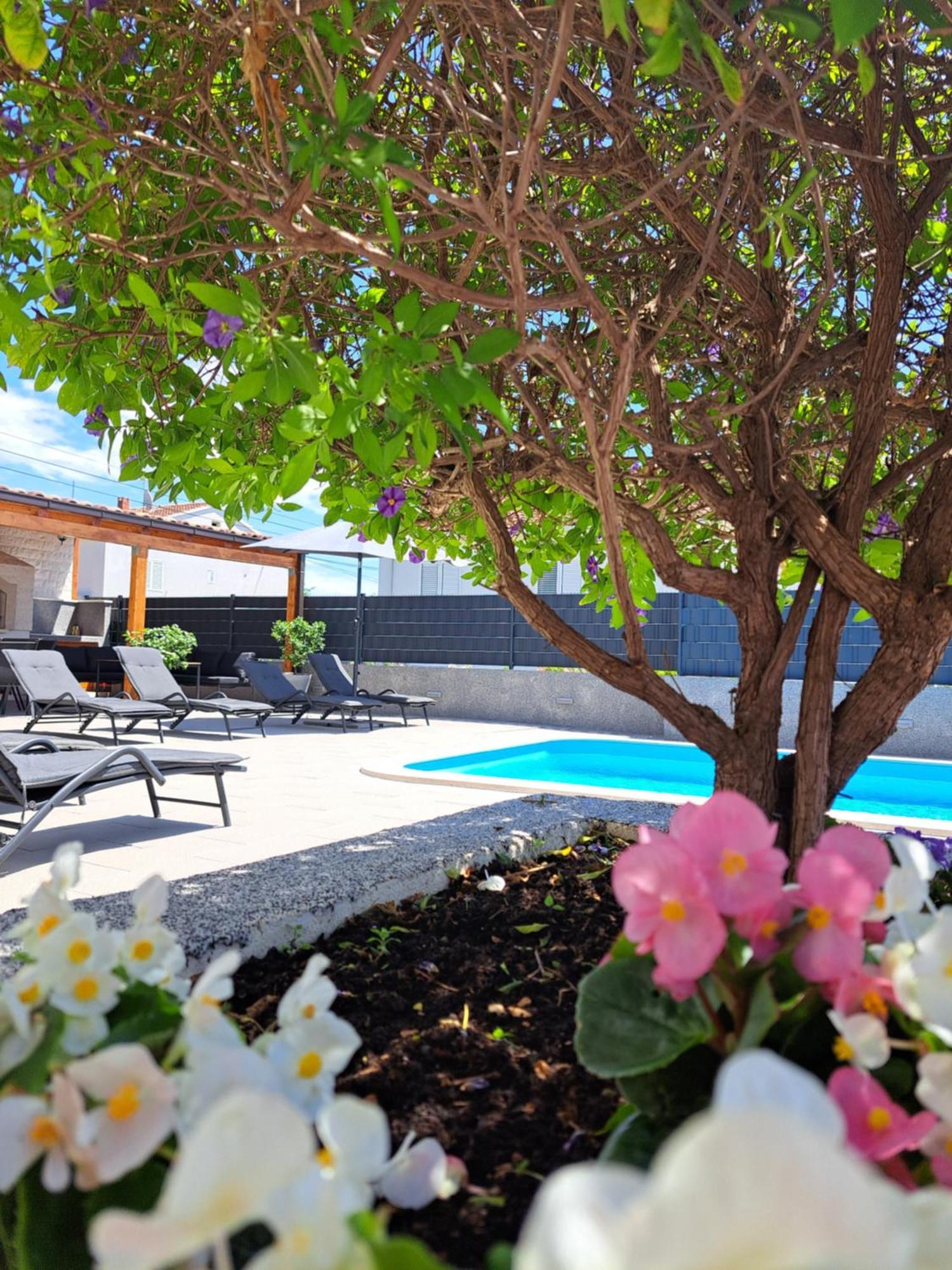 Villa Apartment Aa 2 Трогир Екстериор снимка