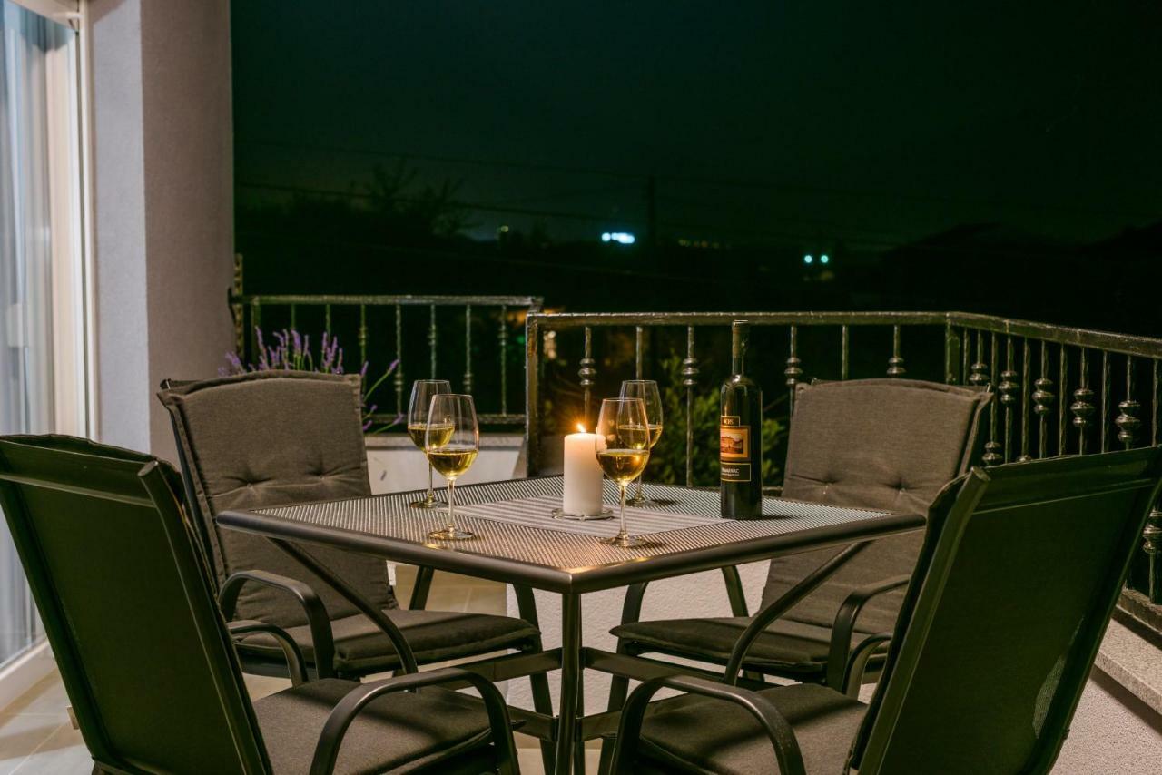 Villa Apartment Aa 2 Трогир Екстериор снимка