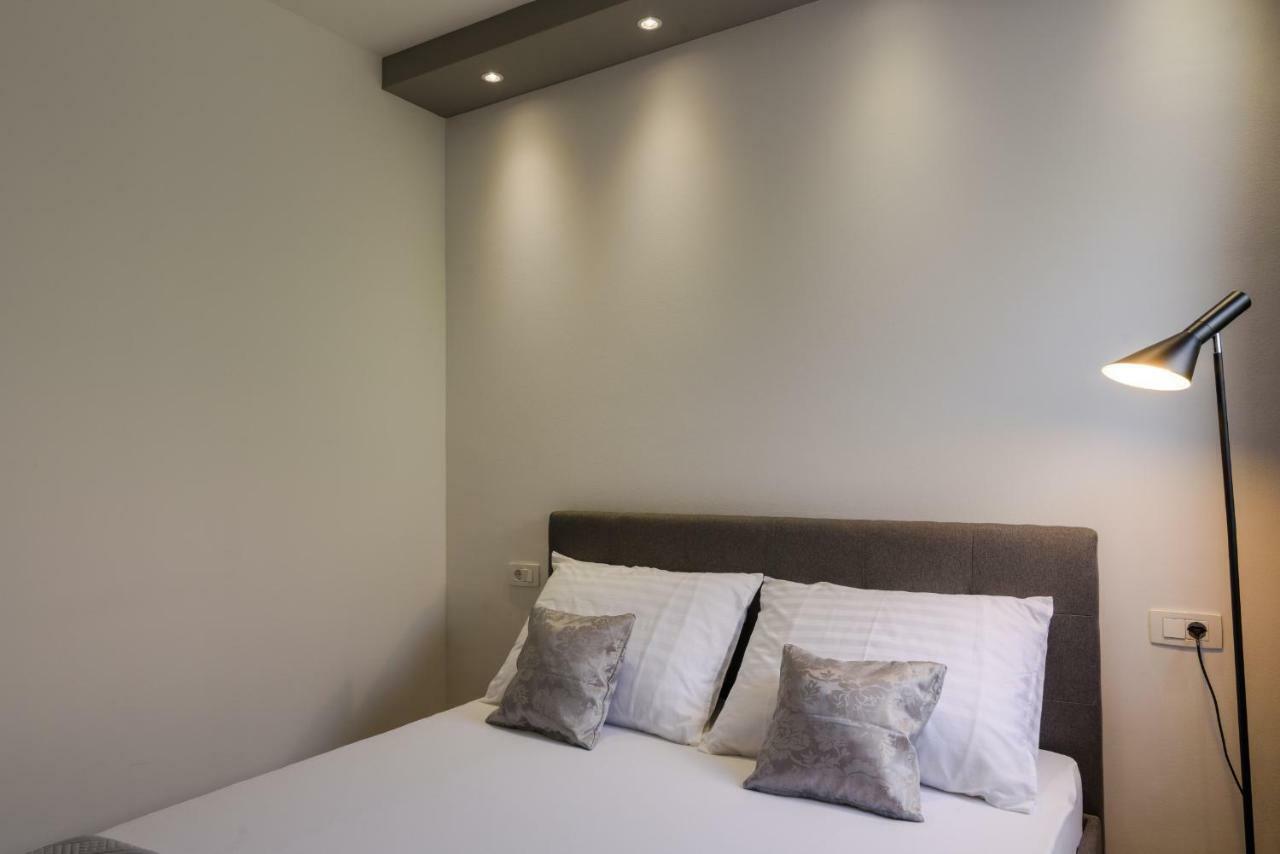 Villa Apartment Aa 2 Трогир Екстериор снимка