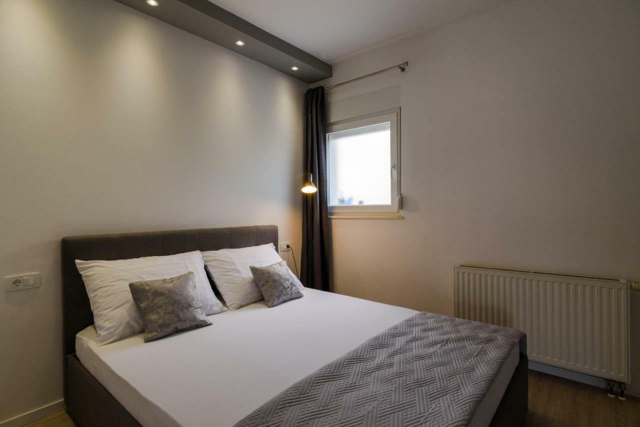 Villa Apartment Aa 2 Трогир Екстериор снимка