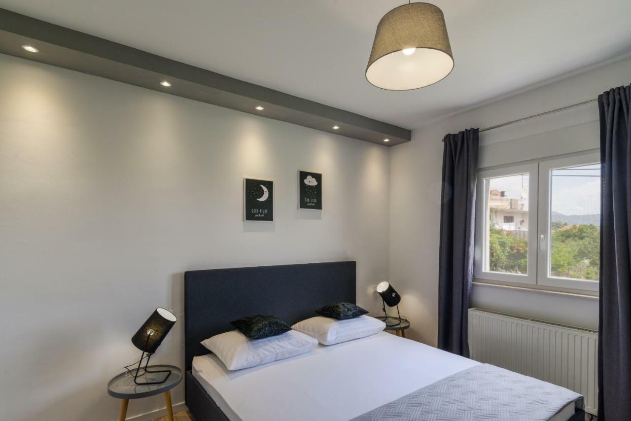 Villa Apartment Aa 2 Трогир Екстериор снимка